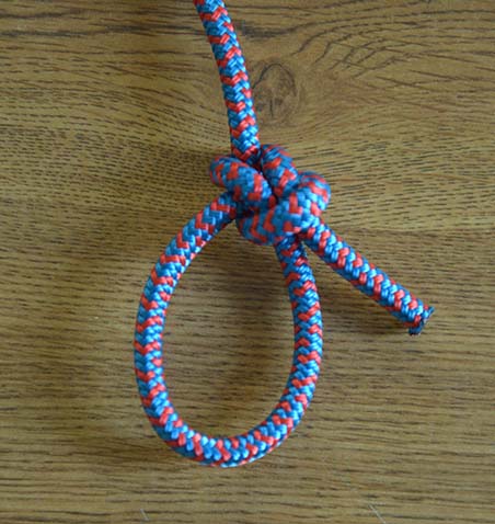 Turquoise Turtle knot - Step 8, tightening to finish (binding knot